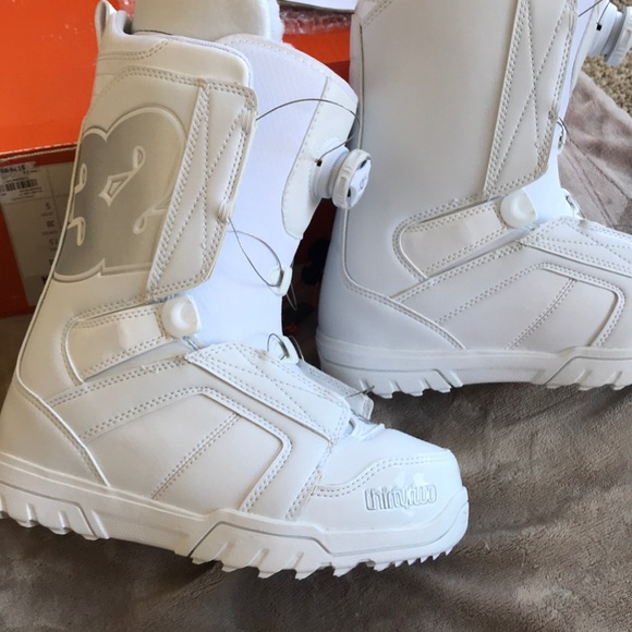 *SOLD* Brand New ThirtyTwo White Snowboard Boots - Picture 3 of 5